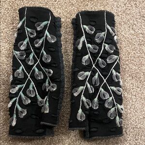 Chic Black Embroidered Fingerless Gloves